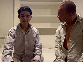 这小年轻从没尝过残疾大哥的巨屌 asian older man gay sex videos