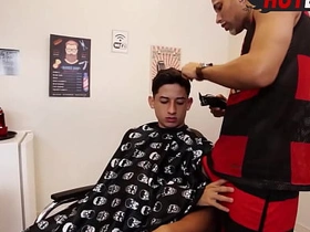 我给理发师献了屁眼 gay sex videos hd asian