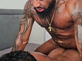 那个傲慢的直男邻居一直偷看我撸管，最后进房间狠狠操了我 asian and white gay sex videos