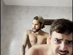 小鲜肉给兄弟爽了一把 teen asian boys gay sex videos