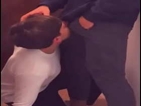 送披萨的小哥毫不留情地干我 asian gay club sex videos