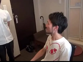 亚裔 well-pleased 被假阳具插屁眼后挨操 hot asian gay male sex videos