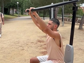 公园逮到的小骚零被我无套狂操，内射灌满精液 asian china old man gay sex videos