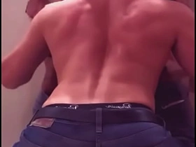 我在健身房厕所夺走了我健身兄弟的处男 asian gay sex leaked videos