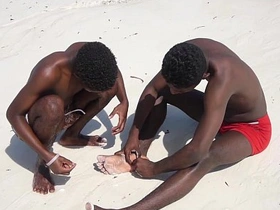 黑人嫩屌Sameul和Wilson无套交媾 asian school boys gay sex videos