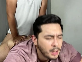 趁他老婆睡着...继父在房间里把我当婊子干 - 同志乱伦 无套内射肛交 young asian gay sex videos