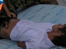 学生仔与军装嫩男下流嬉戏 asian gay nipples sex videos