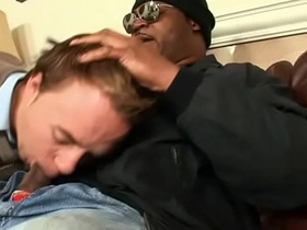 黑肌猛男撕開白嫩男孩肛門狂操 threesome asian gay sex videos