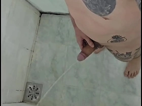 我在浴室尿尿 asian blowjob gay sex videos