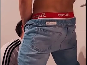 单身派对上的直男男友偷偷在派对角落操我 asian hit gay sex videos