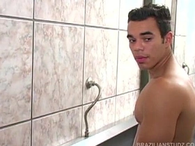 拉丁三人公厕性交 asian gay daddy and son sex videos