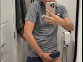 双性恋小伙炫耀大鸡巴并射出一大坨 asian gay raw sex videos