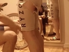 受伤自行车手继父与饥渴关怀儿子 - 第一部 免费 asian gay rap sex videos