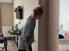 第一部 撞见直男朋友对着基片打飞机 asian gay sex videos. com