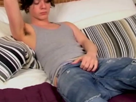 HomoEmo：情绪摇滚骚货桑迪·詹金斯在床上撸硬屌 asian man gay sex videos