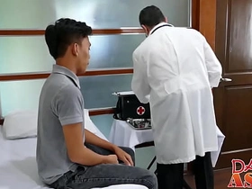 可爱嫩屄Jude被老同志Mike猛干 asian gay sex videos group