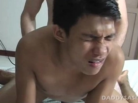 老爹猛操亚裔嫩屌本杰 asian gay sex pirn fuck xxx videos