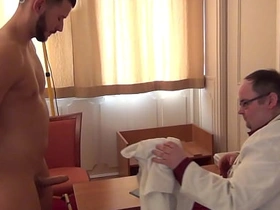 禁忌幻想视频：杰弗里神父2 asian teen gay sex videos site