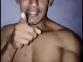 帅哥们都好吗 人家给你们亲亲哦 asian stranger gay sex videos