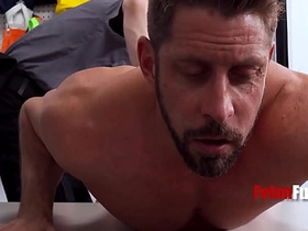 小偷只有两个选择：要么操警卫，要么在监狱里被操 gay sex videos asian sotwe