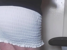 瘦弱伪娘Oso撒尿玩自己骚屁股 cute asian gay sex videos