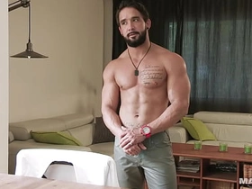 Zack Lemec裸体侍应生面试 - 面具自慰 asian youth gay sex videos