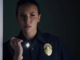 警察闯入外星扶她家 - 性渴寄生虫把辣妹变人妖 asian latest gay sex videos