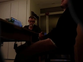 亲爷爷偷看干孙子打飞机 男同乱伦 asian hunk gay sex videos