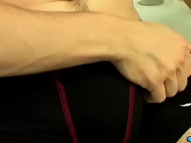 UndieTwinks: Bryce Corbin洗澡时硬到流水还猛撸 gay sex videos asian thisvid