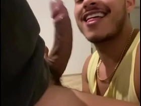 在酒店房间里和已婚男人 asian friends gay sex videos