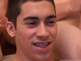 年轻三人组互吃精液 group gay sex videos asian