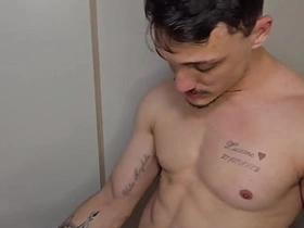 掰开大腿献上骚屁眼 erotic asian gay sex videos