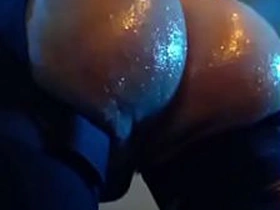 油光水滑的骚臀穿情趣内衣 only asian mature daddy gay sex videos