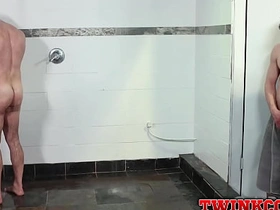 我无套插他 他在我嘴里射精 asian gay mens sex videos