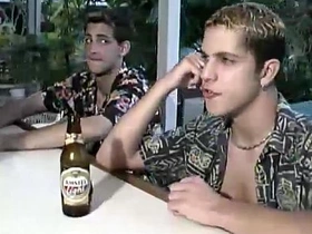 嫩弟 Ethan 和 Matthew 互嗦鸡巴后肛交 asian matture daddy gay sex videos