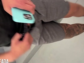 在健身房回来的路上在楼梯间给朋友口交 asian gay jungle sex videos