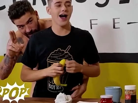 TWINKPOP - 嫩仔乔伊·米尔斯用打发奶油和糖粒装饰克里斯·该死的鸡巴 变成美味点心 sex videos by asian gay sites