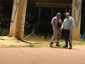 摩托车手VS打工仔 撒完尿转身就求口交 asian gay videos sex