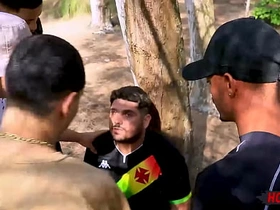 丛林里火辣淫乱的群交！ asian gay uncle sex videos