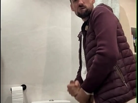 性感老爹打飞机射出一大坨精液 new asian china gay sex videos