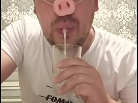 这个俄国基佬有瘾: 就爱嘴里新鲜精液的味道! hot asian gay boys sex videos