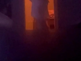 监控拍下瘦弱少年被发情继父弄醒 快速激烈的一顿操作：打屁股、口交、踩踏、坐脸 asian gay hidden camera sex videos