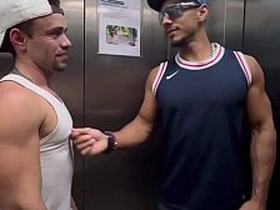 绝美伪娘用迷离眼神凝视镜头 naked asian gay sex videos