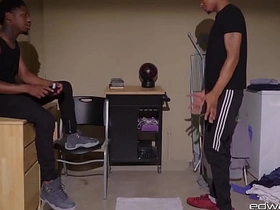 EdwardJames：Adore在洗衣房被肌肉猛男Dreezy Long操烂屁眼 asian teen gay boy sex videos