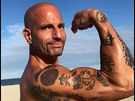 海滩上炫耀超大量精液 gay sex videos asian videos