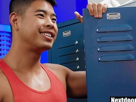 亚裔肌肉男被大屌朋友猛干 asian old gay daddy sex videos