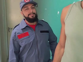 跟我工作的公寓里直男住户搞上了 asian old man sex videos gay