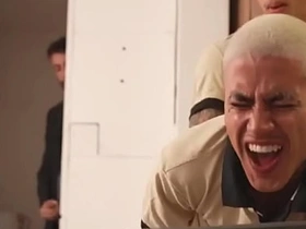 我在办公室搞同事被老板监控看到，这骚货忍不住加入了——免费看 gay hansome asian sex videos