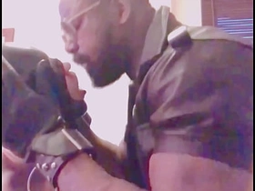 肌肉男BDSM跨种族玩乳头 舔肛打飞机 asian star boy gay sex videos