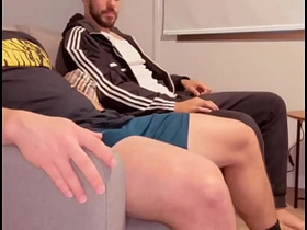 隔壁大屌邻居趁老婆上班跑来肏我 gay sex videos download asian